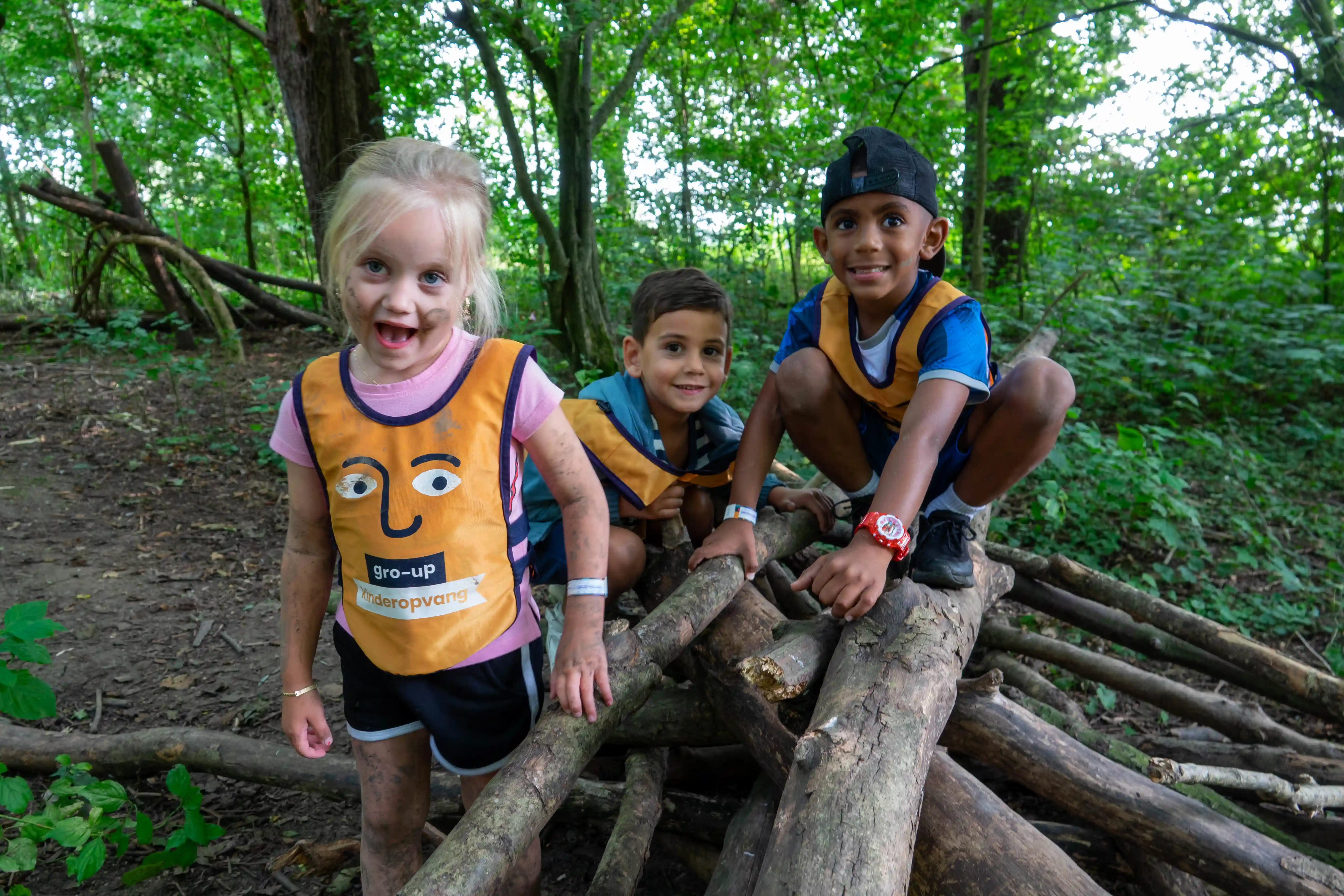 gro-up kinderen Medina, Noah en Naseam op de camping in Dordrecht